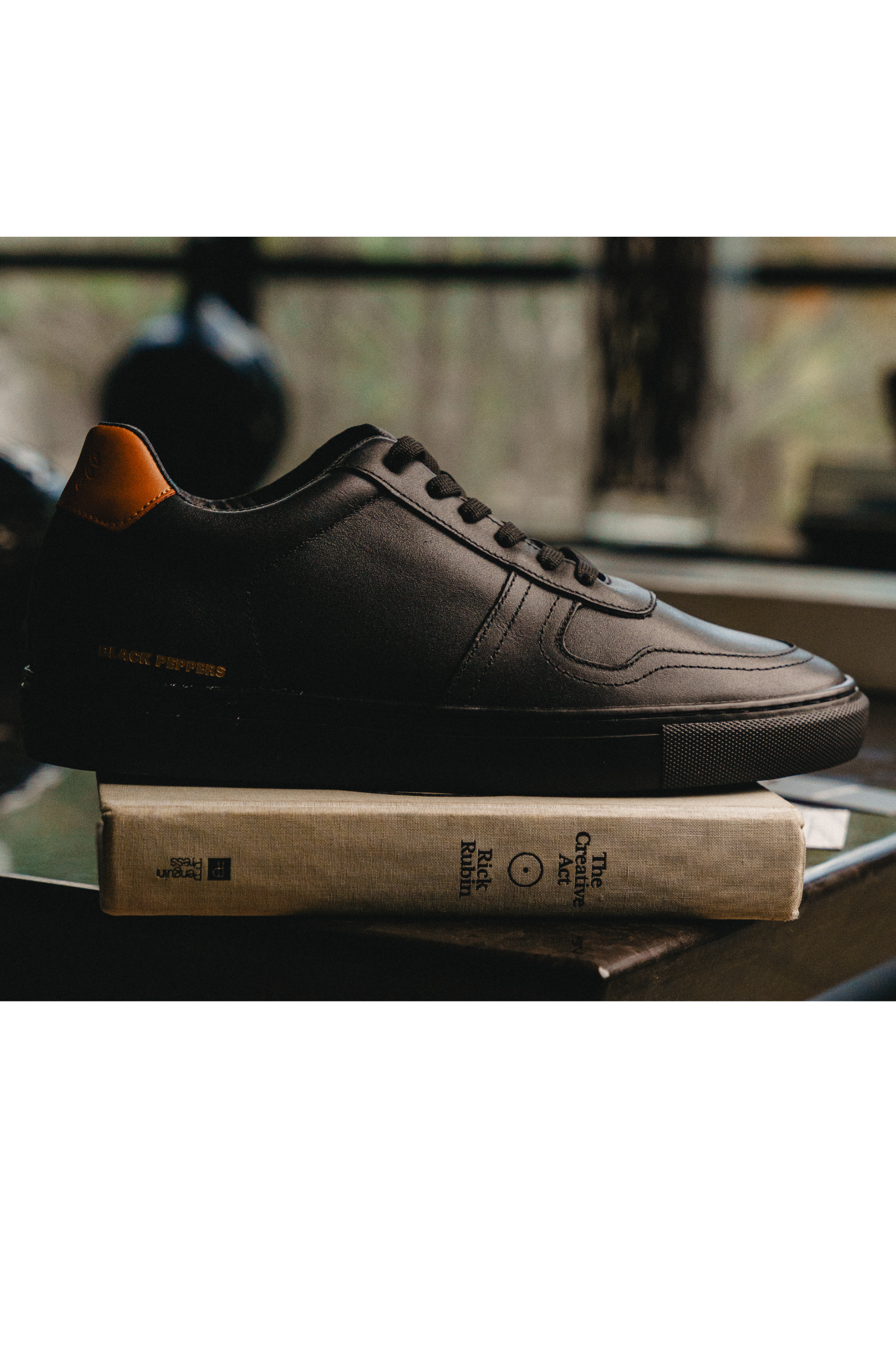 Leather Lowtop Sneaker (Tenis de Piel)