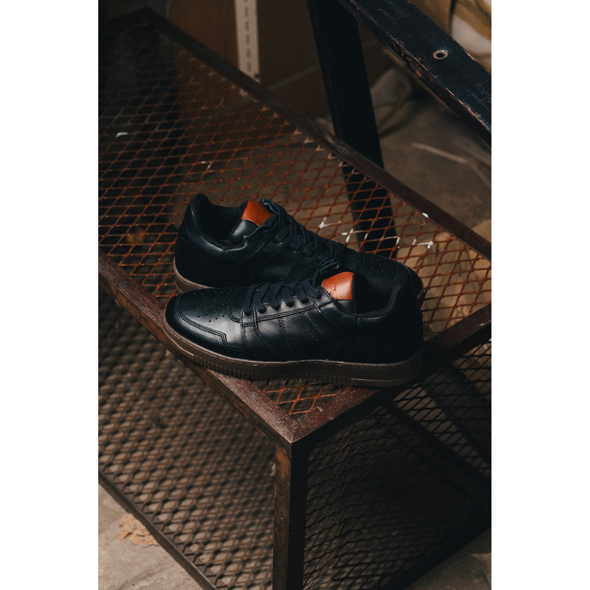 BLACK PEPPERS Lowtop Leather Sneaker CRUISE Black
