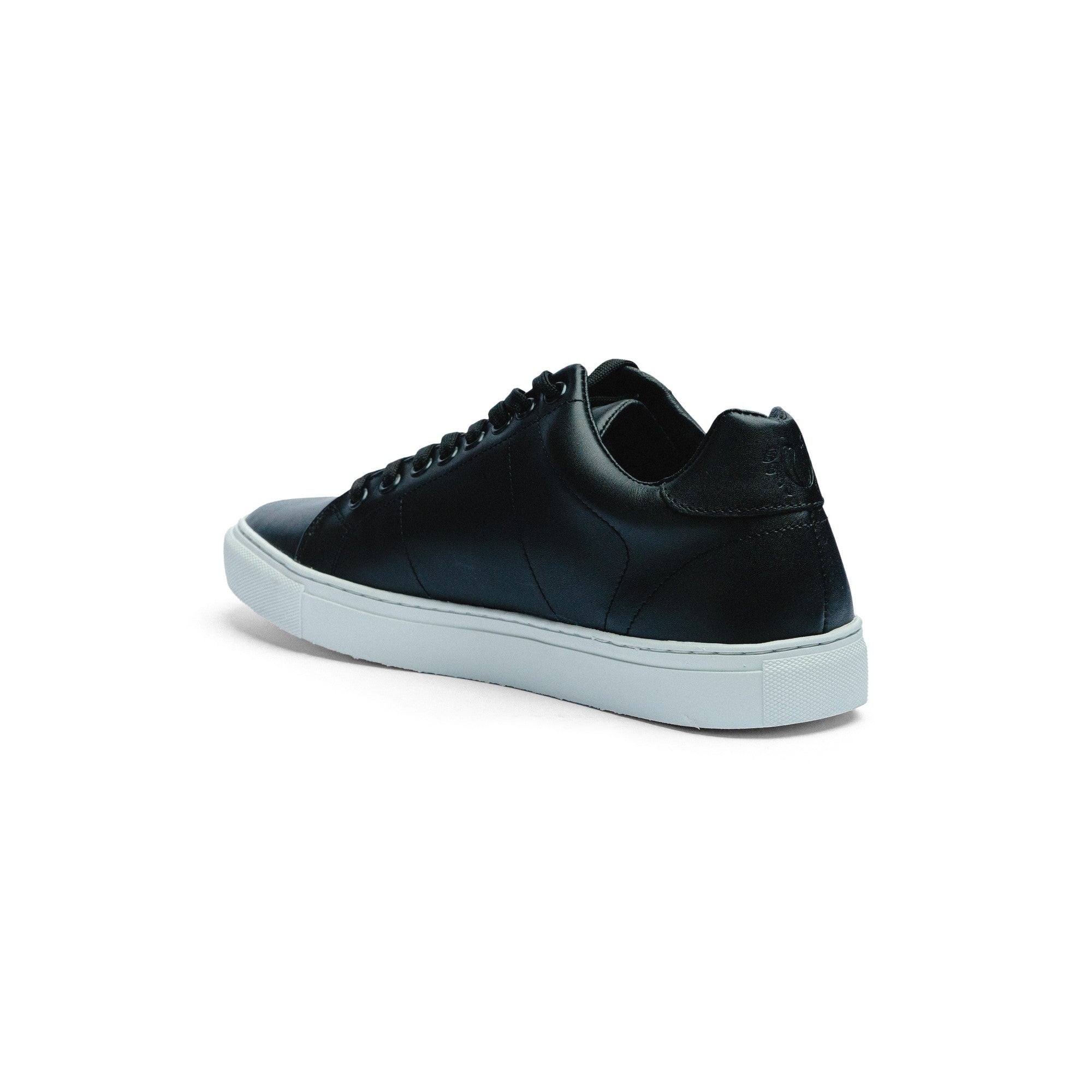 BLACK PEPEPRS Lowtop Leather Sneaker CORE Black/White Sole