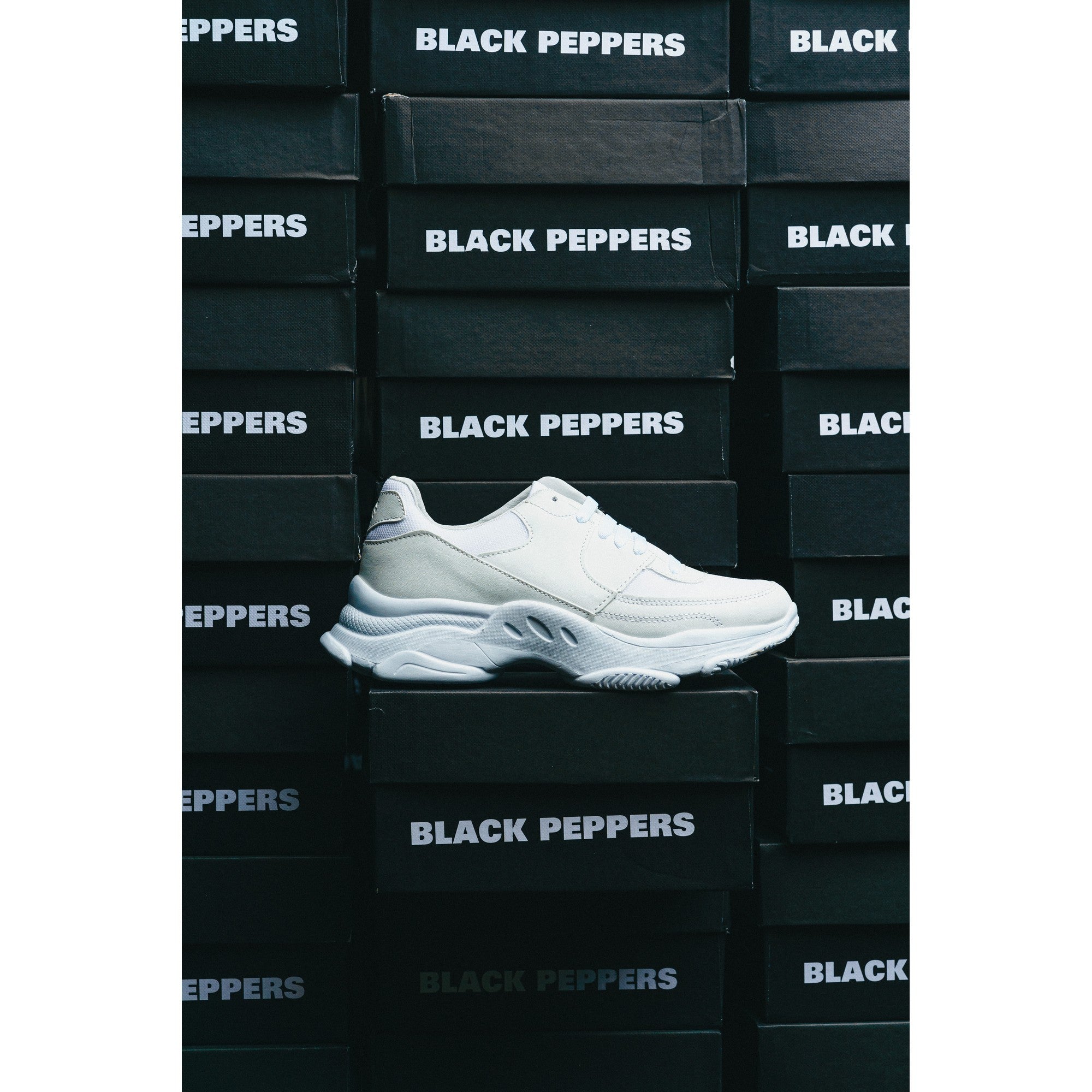 Tenis Black Peppers All White Chunky