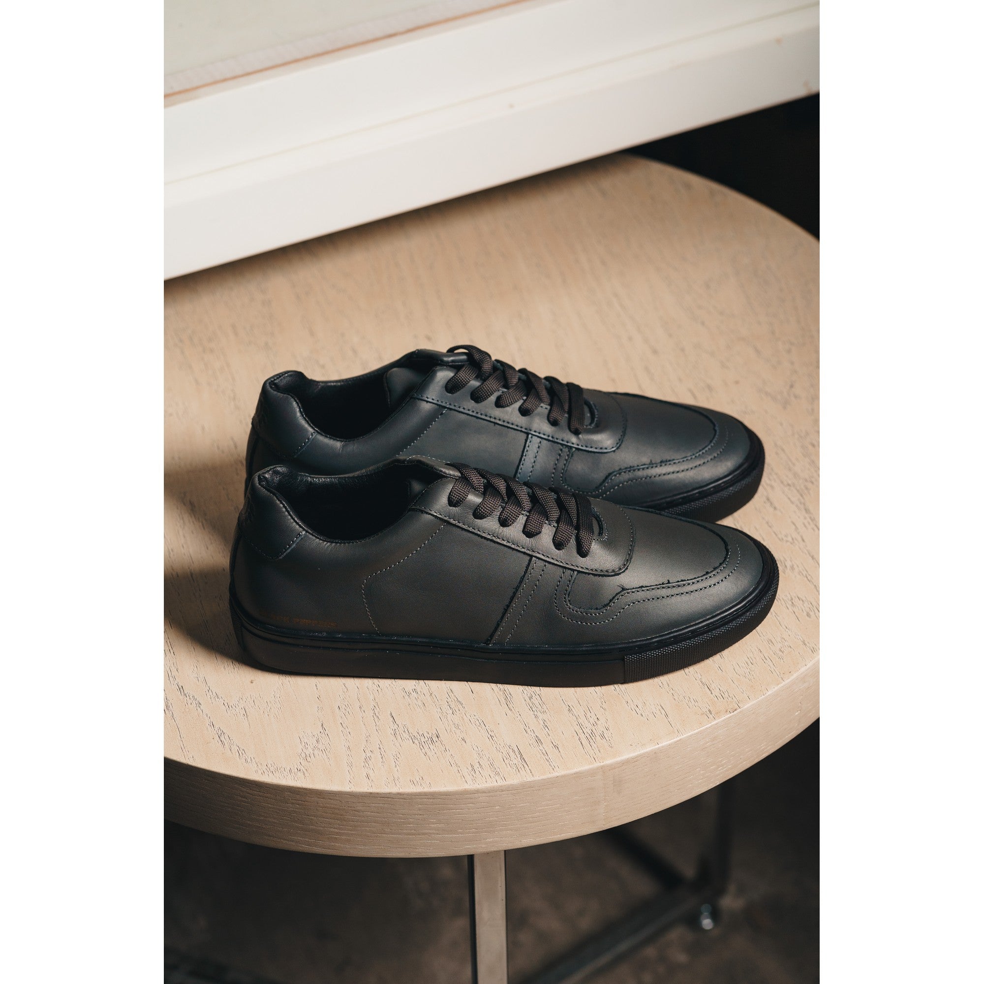 BLACK PEPPERS Lowtop Leather Sneaker TURIN Oxford Gris
