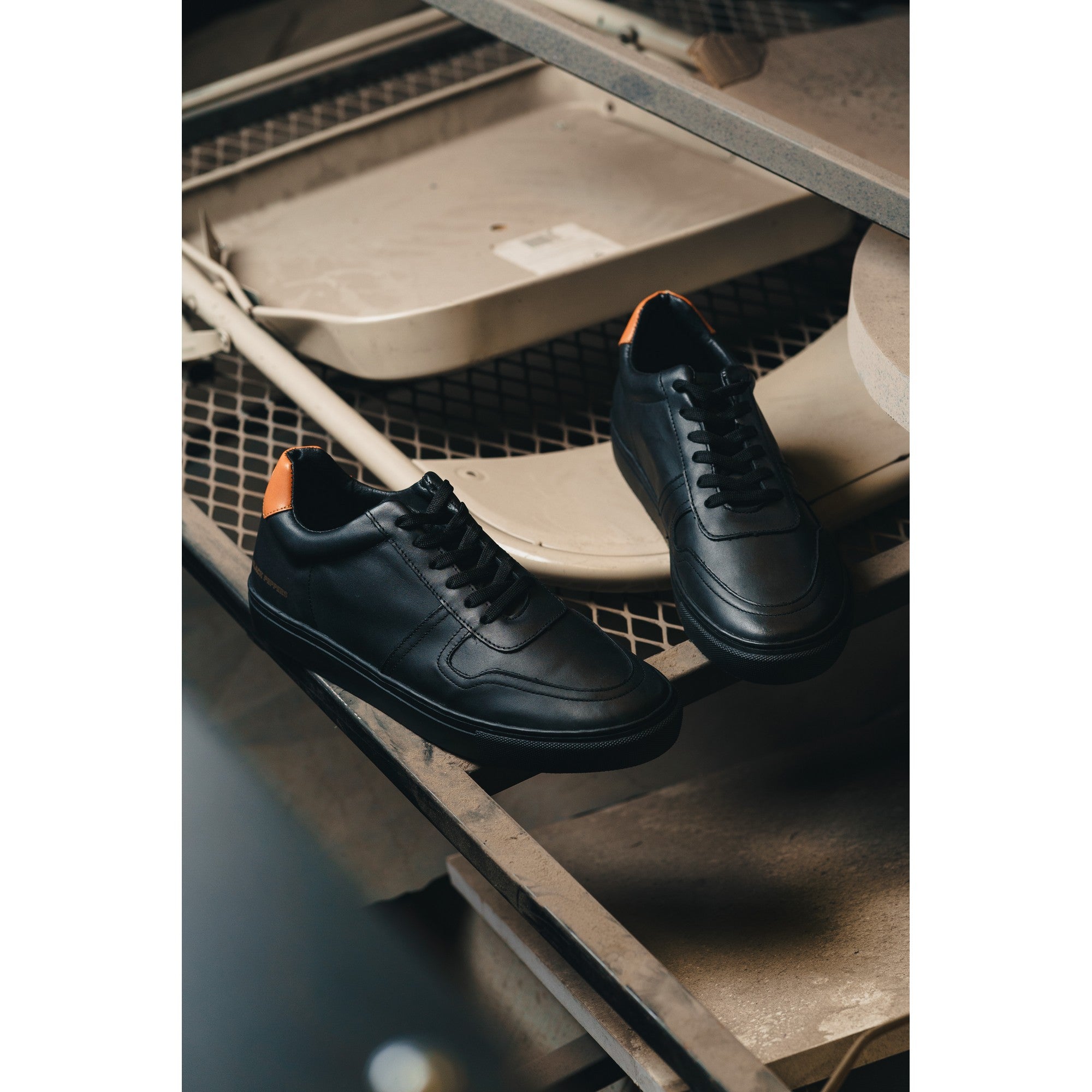 BLACK PEPPERS Lowtop Leather Sneaker TURIN Black/Orange Heel