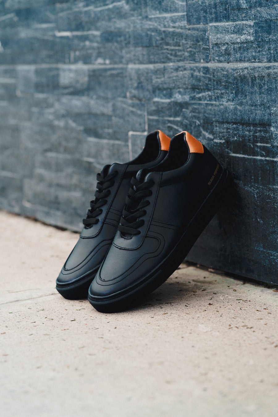 BLACK PEPPERS Lowtop Leather Sneaker TURIN Black/Orange Heel