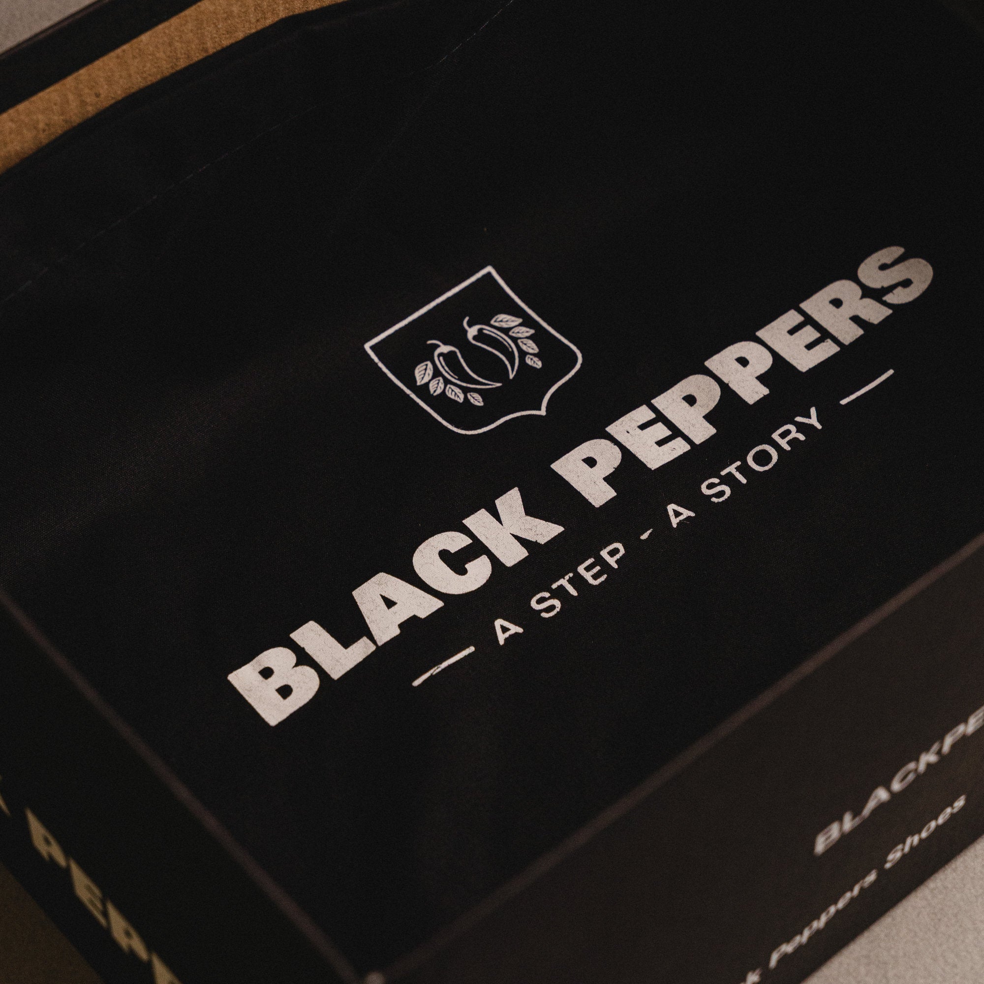 BLACK PEPPERS Lowtop Leather Sneaker PARMA Black