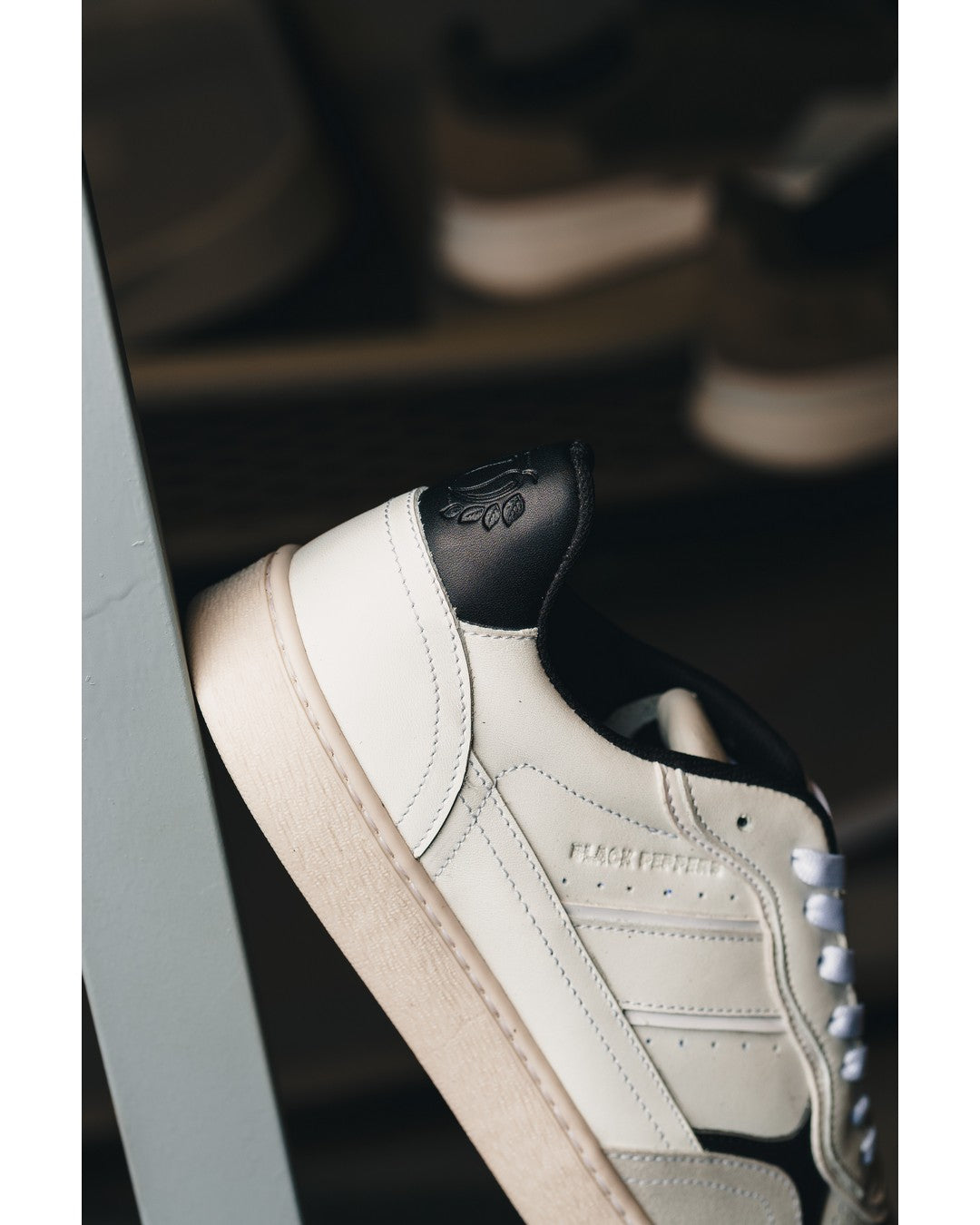 BLACK PEPPERS Lowtop Leather Sneaker PARMA White/Blue