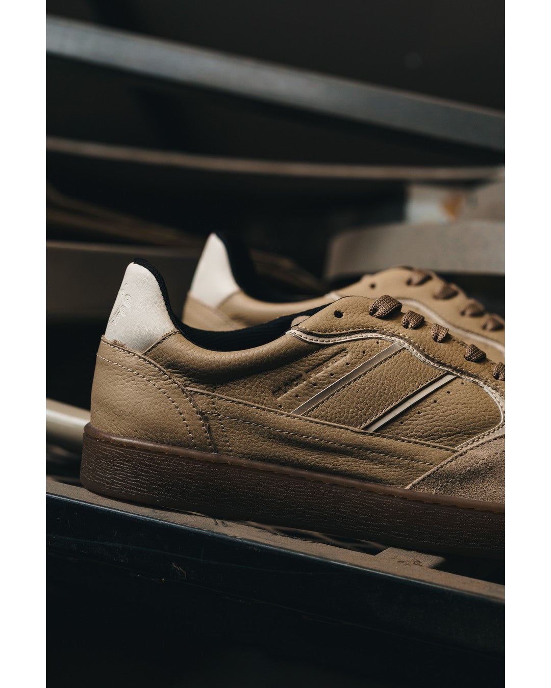 Tenis de Piel Black Peppers Lowtop Leather Sneaker PALERMO Beige/Brown Sole