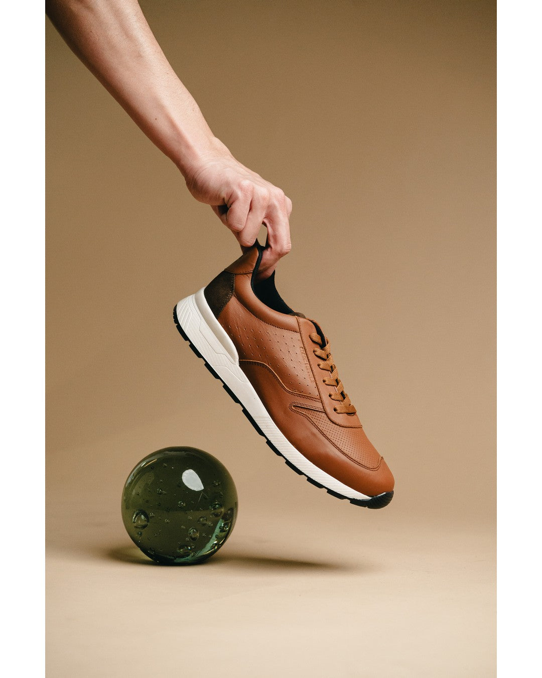 Tenis de Piel Black Peppers Trainer Leather Sneaker EOS Camel/White Sole