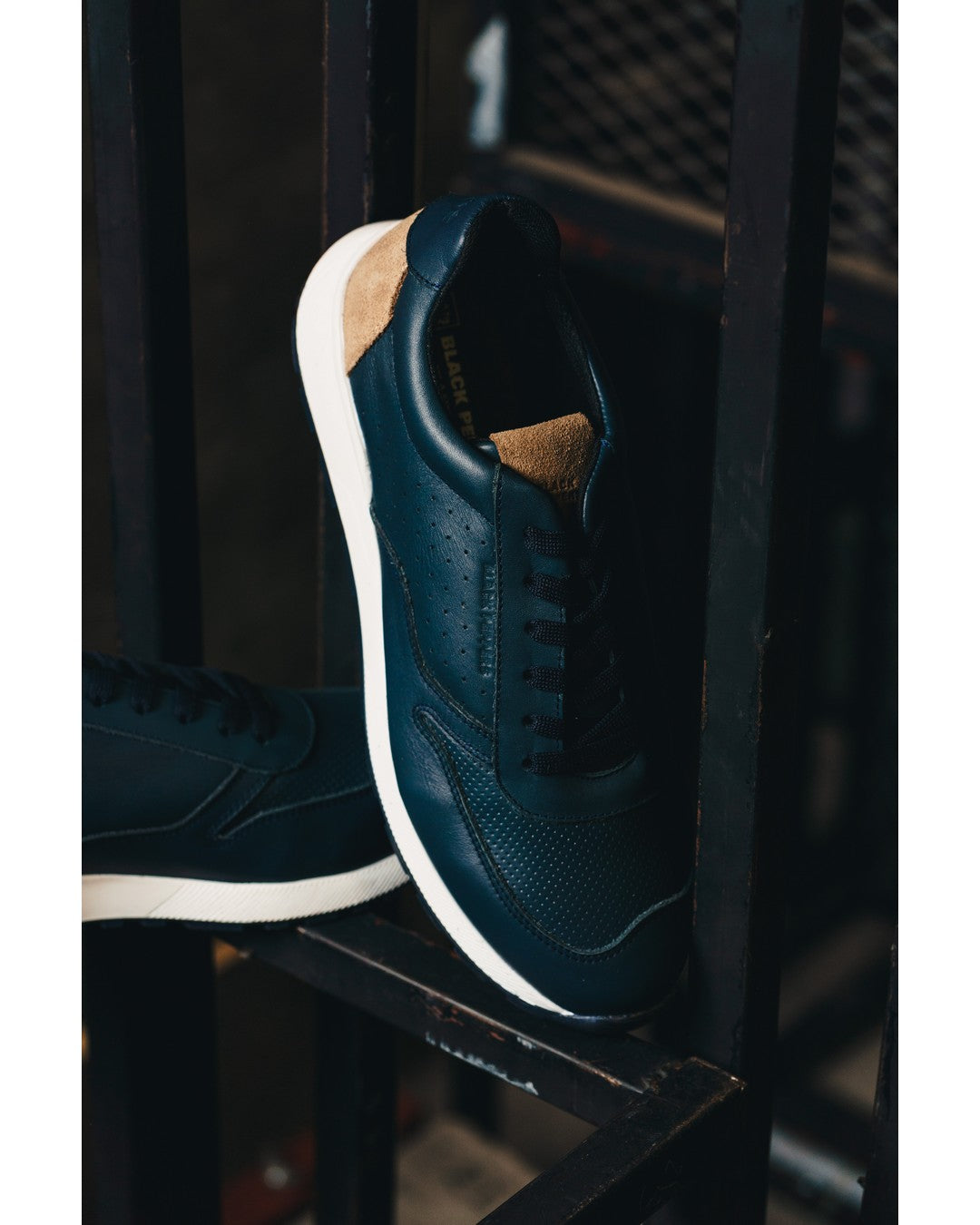 Tenis de Piel Black Peppers Trainer Leather Sneaker EOS Navy/White Sole