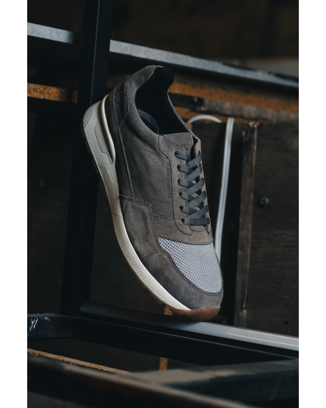 Tenis de Piel Black Peppers Trainer Leather Sneaker VERONA Gray/White Sole