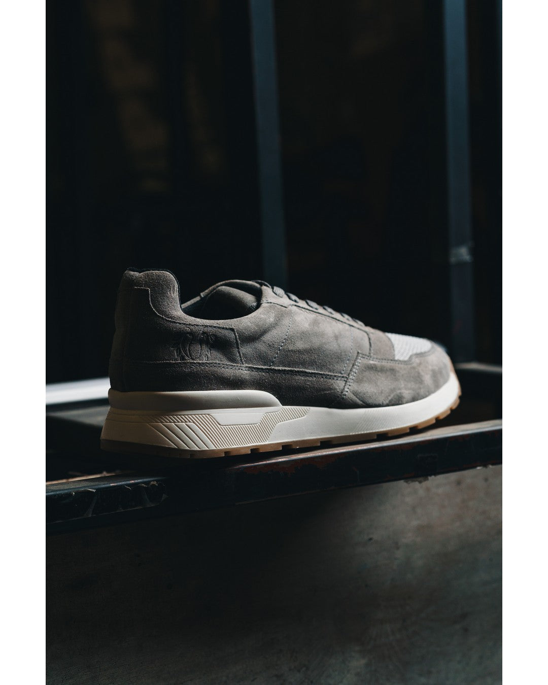 Tenis de Piel Black Peppers Trainer Leather Sneaker VERONA Gray/White Sole