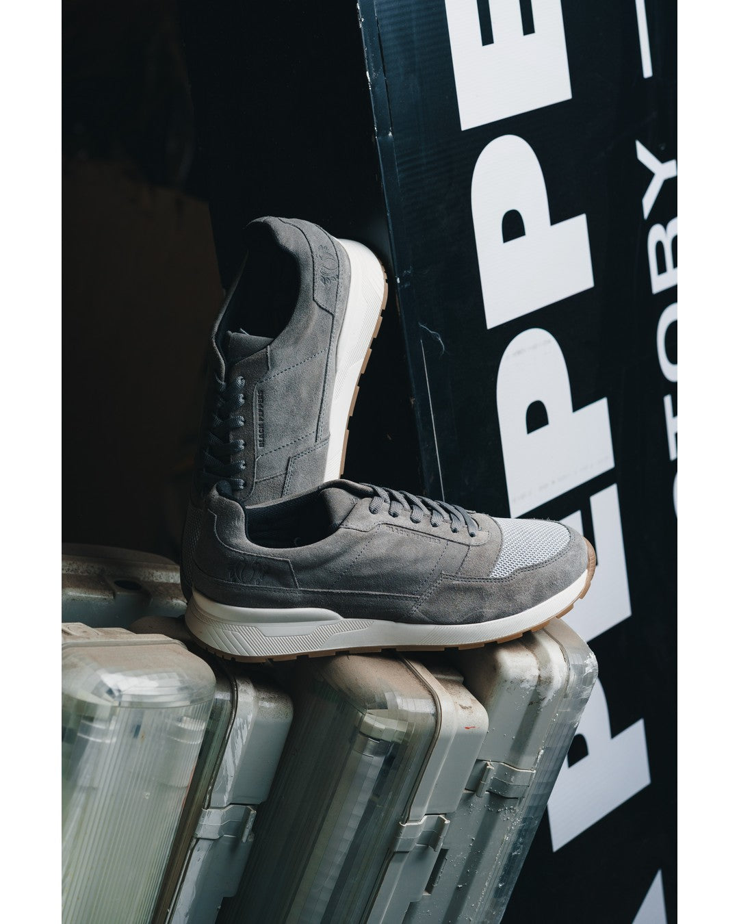 Tenis de Piel Black Peppers Trainer Leather Sneaker VERONA Gray/White Sole