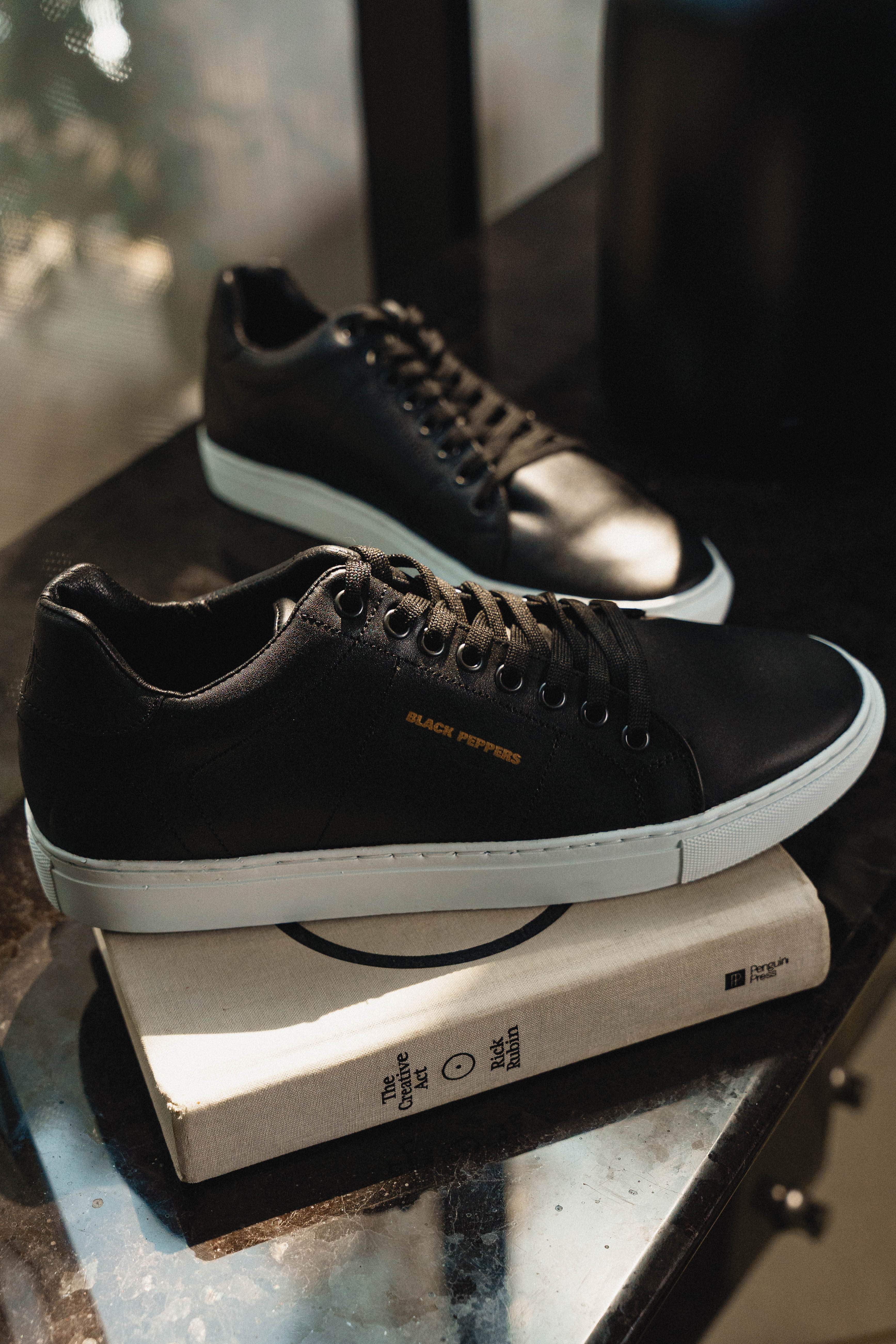 BLACK PEPEPRS Lowtop Leather Sneaker CORE Black/White Sole