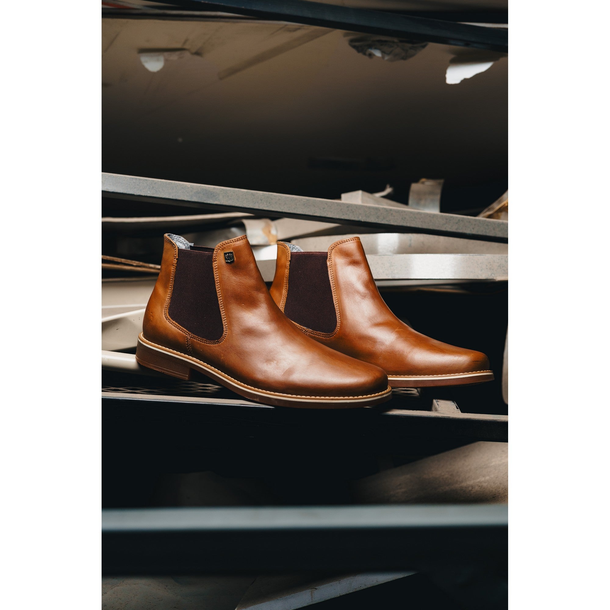 BLACK PEPPERS Camel Leather CLASSIC CHELSEA