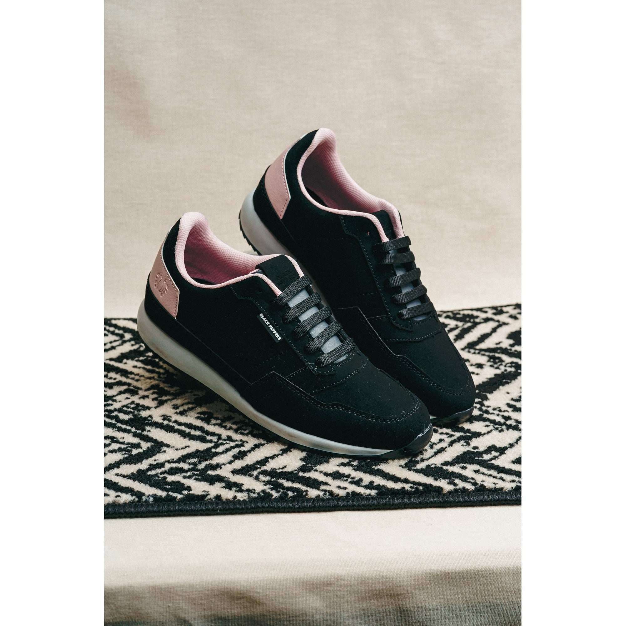 Tenis Black Peppers Sneaker Trainer SR Black/Pink
