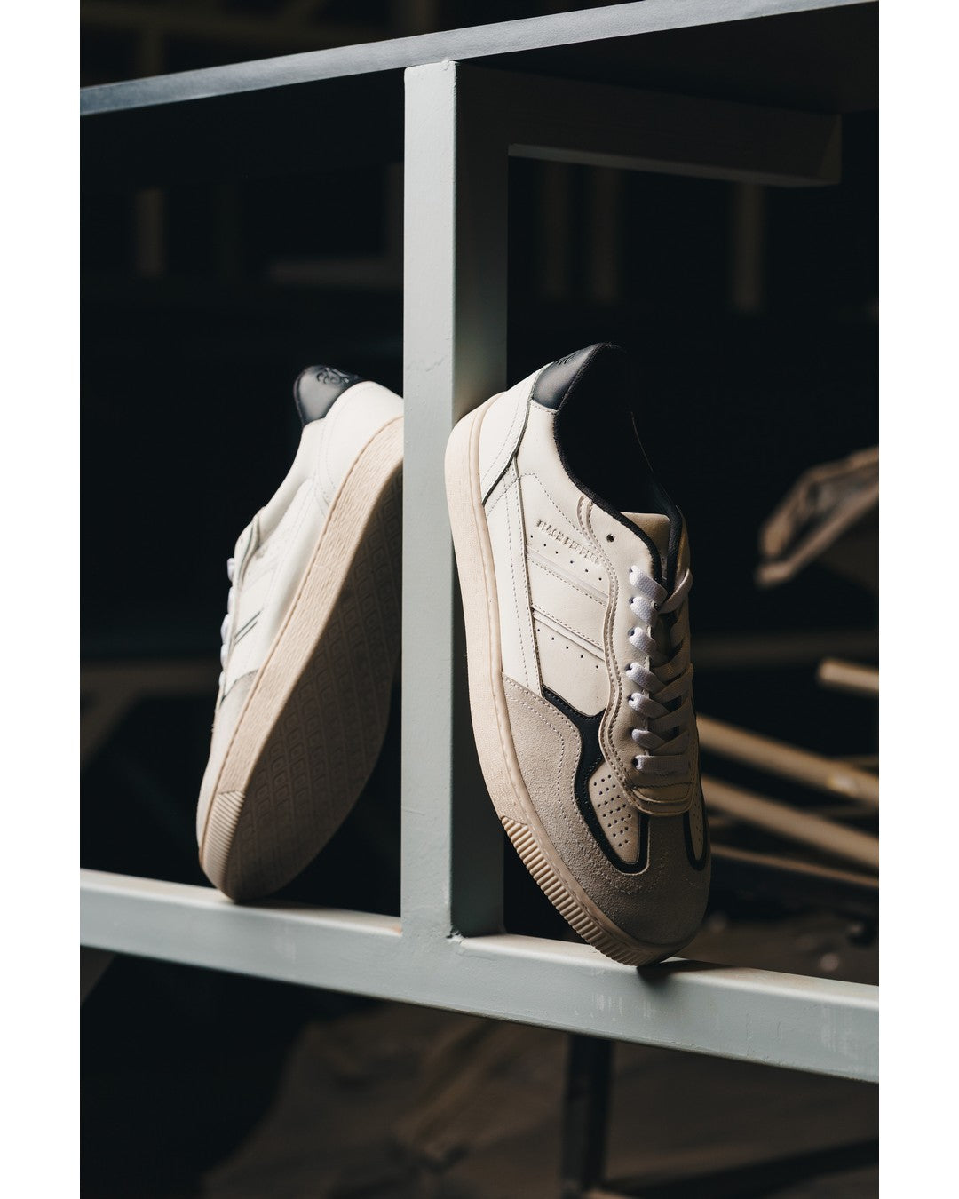 Tenis de Piel Black Peppers Lowtop Leather Sneaker PALERMO White/White Sole