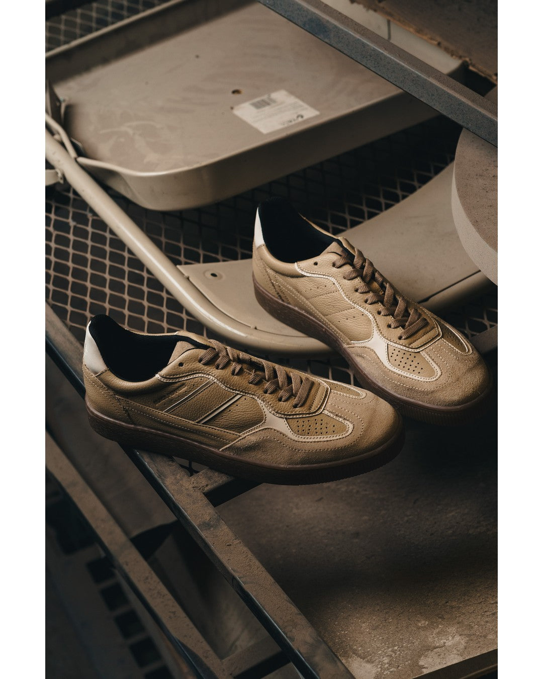 Tenis de Piel Black Peppers Lowtop Leather Sneaker PALERMO Beige/Brown Sole